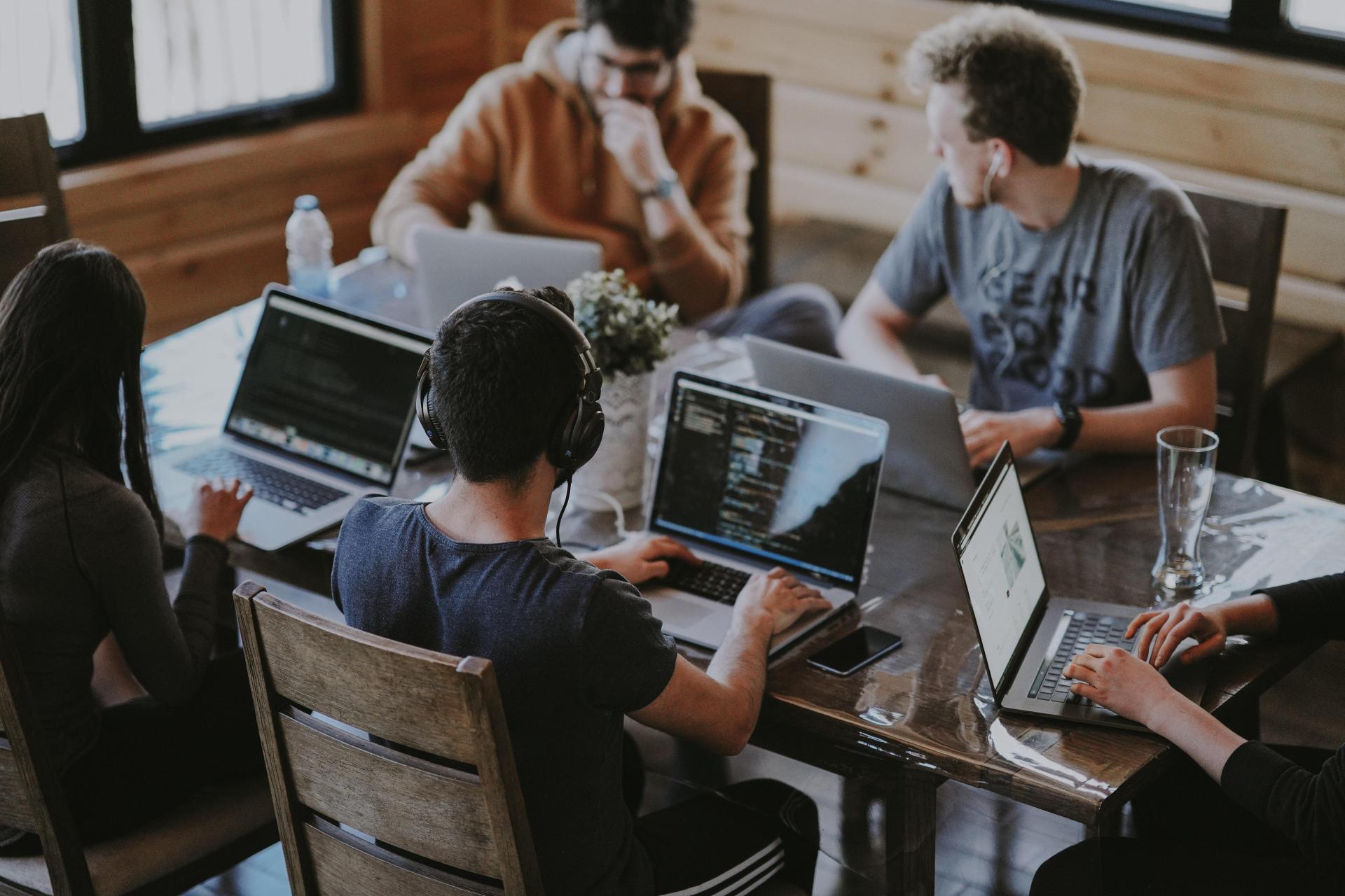 How A Business Can Answer Today’s Vital Question: Reconfigure Or Reduce Office Space?