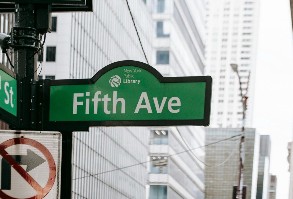 A sign of fifth ave