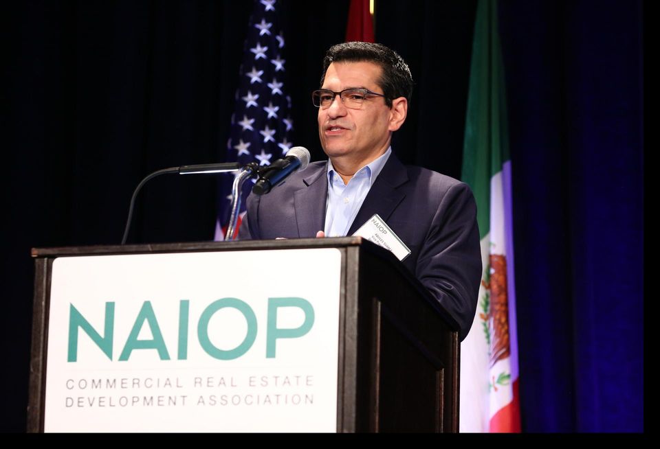 NAIOP Vice President for Government Affairs Aquiles Suarez speaks at a luncheon during NAIOP's I.CON Industrial Real Estate conference in Long Beach.