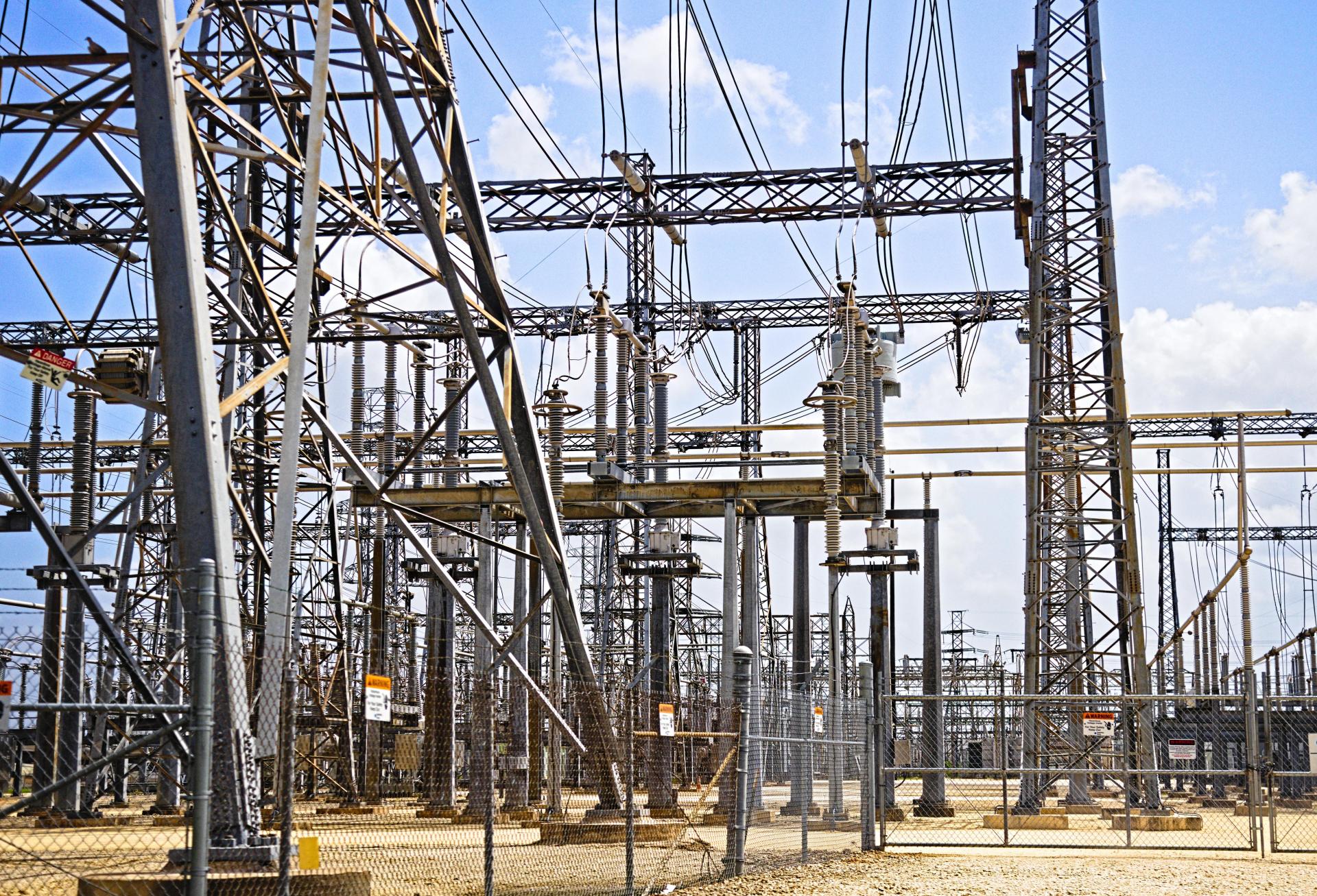 Largest U.S. Grid Operator Scrambles For Power, Warns Of Data Center Outages
