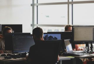 Foot Traffic To The Office Steps Up In Q3, Survey Finds