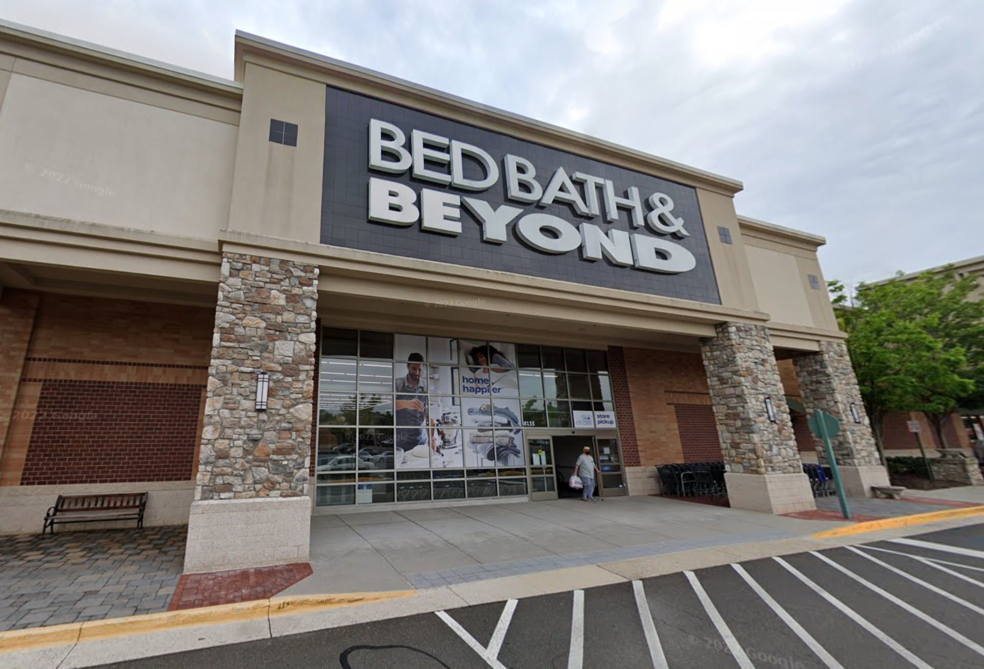 Exterior of a suburban Bed Bath & Beyond location