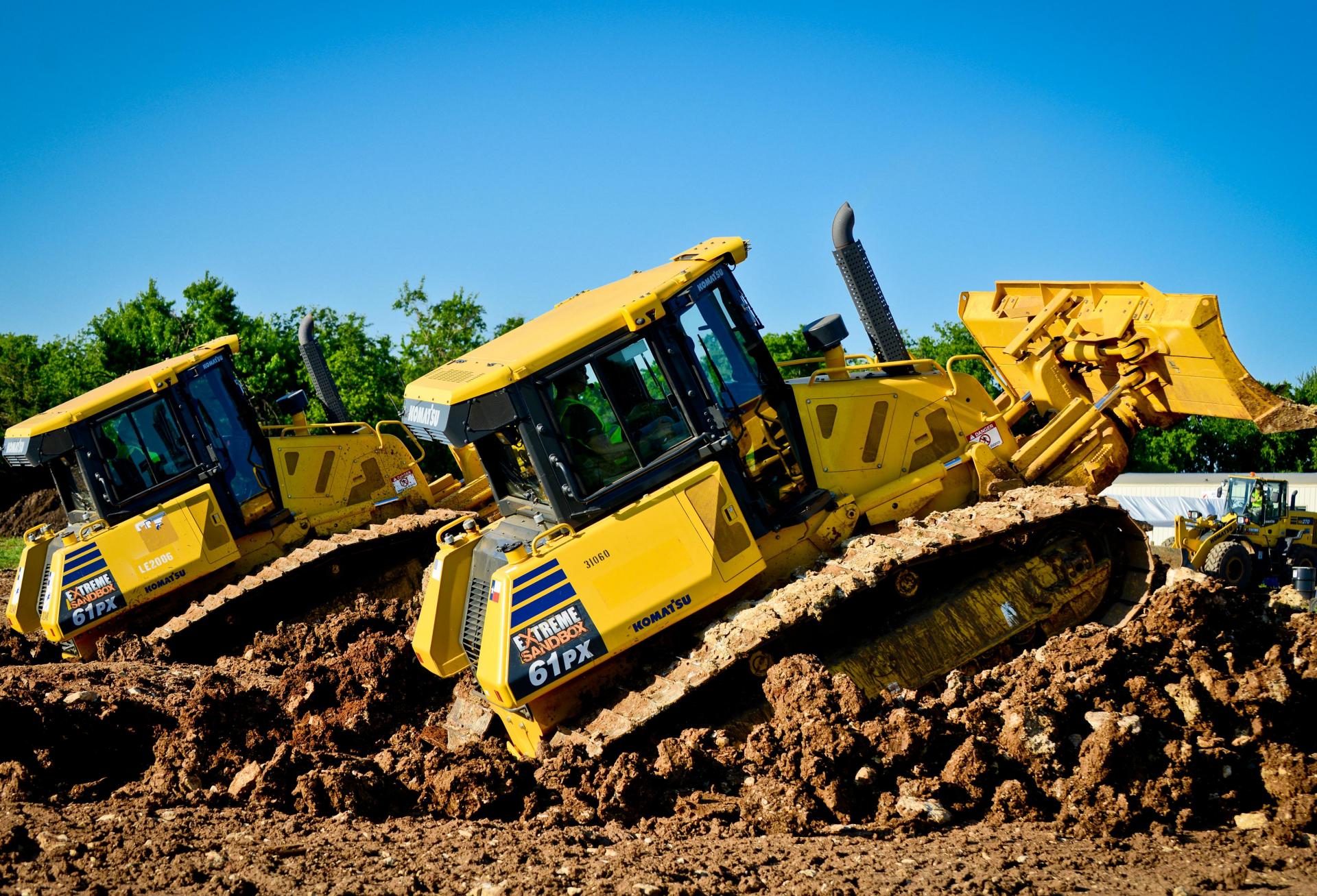 Guests Take Over The Extreme Sandbox Equipment.