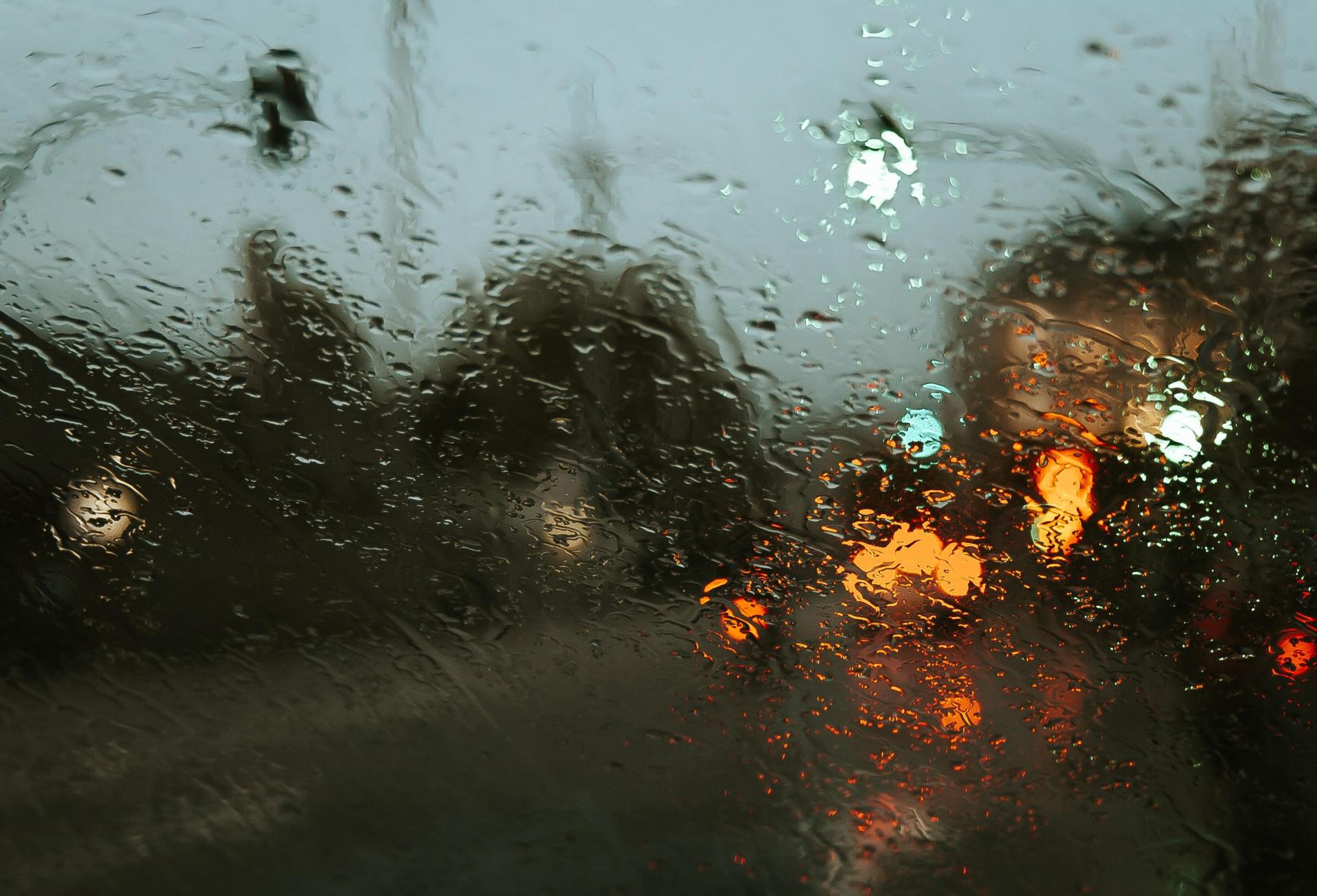 Rain-Plagued Construction Sector Drags Down UK Economy