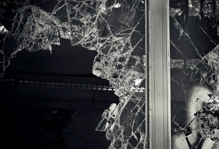 Broken Window 
