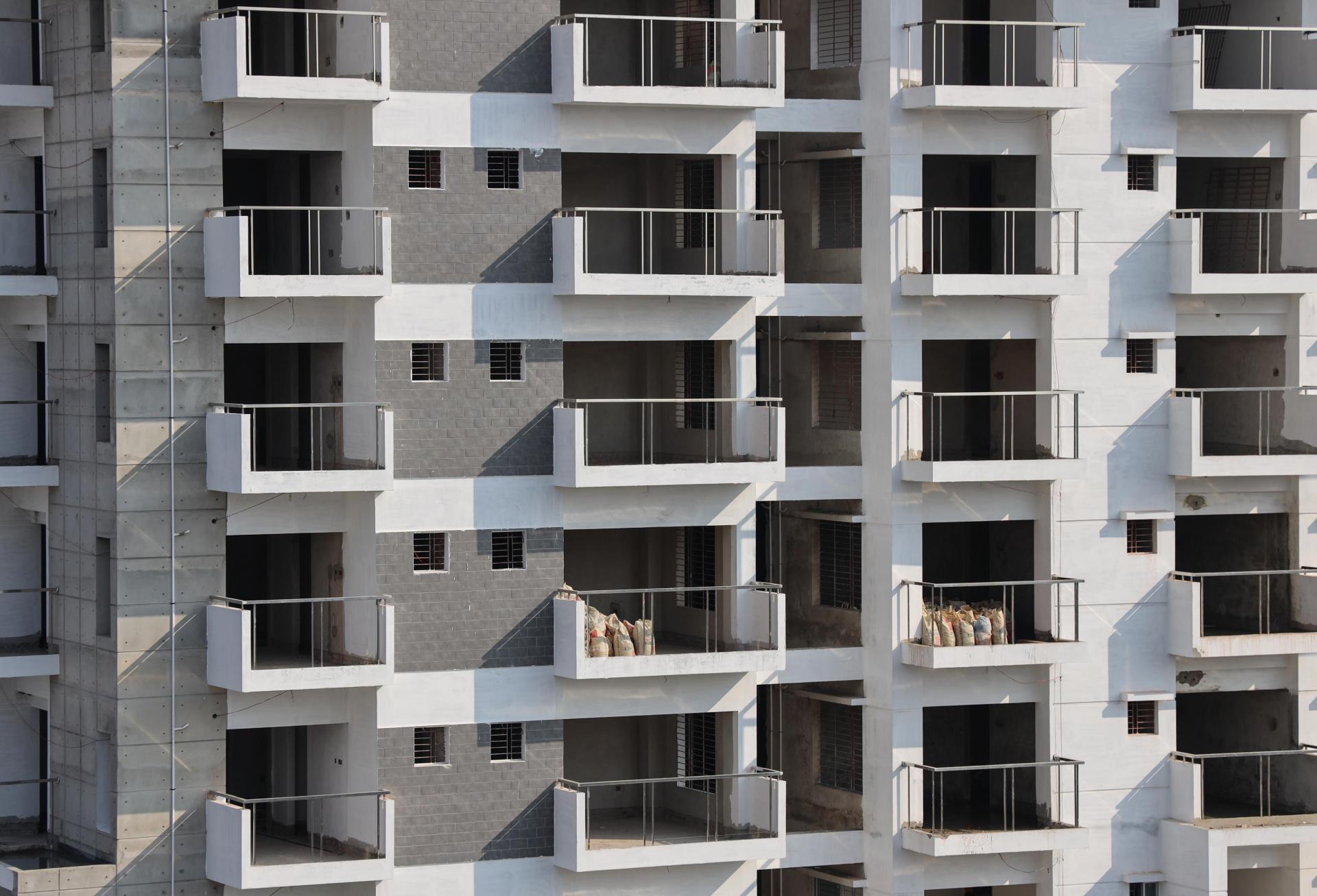 As Supply Swells, Apartment Rents Dip And Investors Drop Out