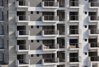 As Supply Swells, Apartment Rents Dip And Investors Drop Out