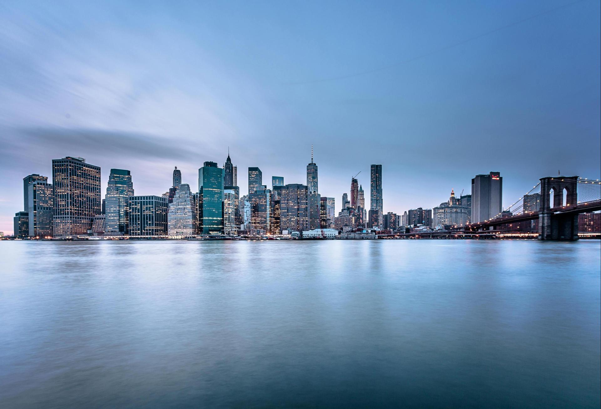 A view of the Chicago skyline at dusk.