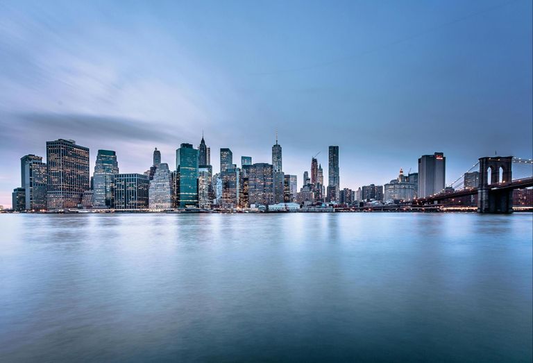 A view of the Chicago skyline at dusk.