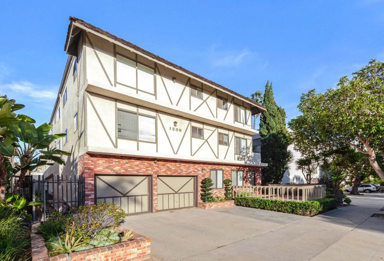 Apartment building at 1239 12th St. in Santa Monica