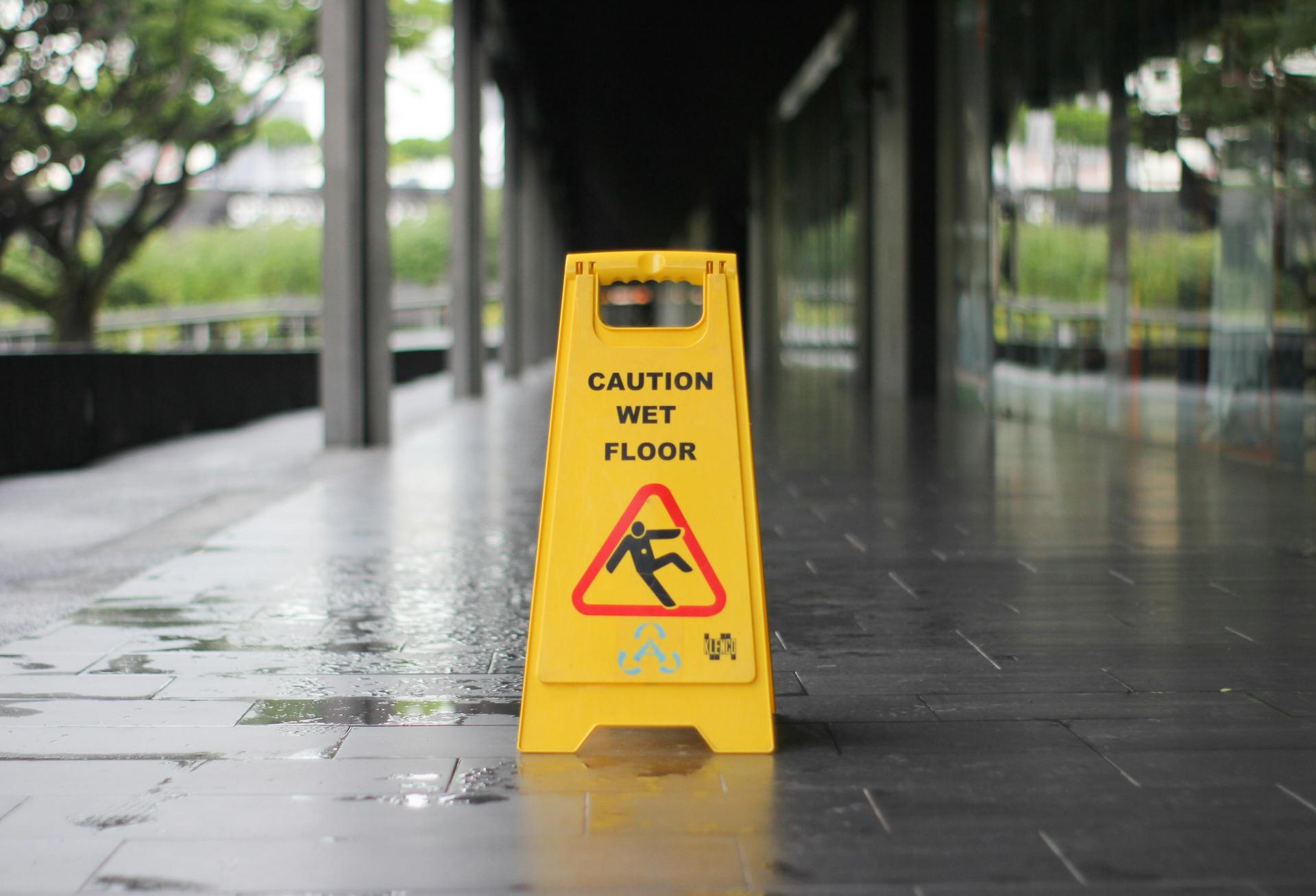 slippery when wet sign