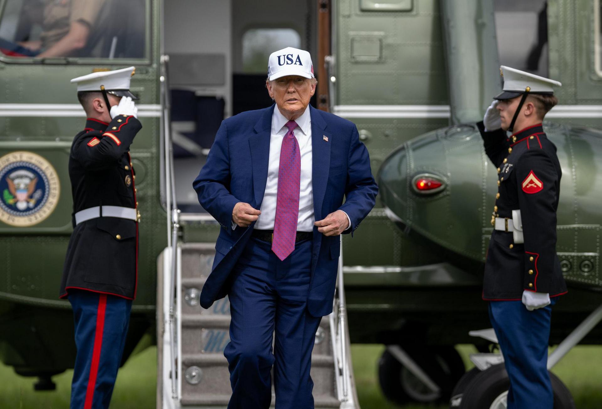 President Donald Trump departs Marine One before delivering remarks at Fort Bragg, North Carolina on Tuesday, June 10, 2025, during a visit to commemorate the 250th anniversary of the U.S. Army.(Official White House Photo by Daniel Torok)

