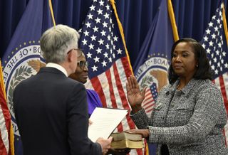 Jerome Powell with Lisa Cook sworn in as a member of the Board of Governors of the Federal Reserve System

Created: 23 May 2022