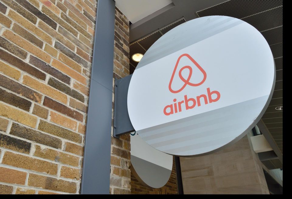 Airbnb logo sign