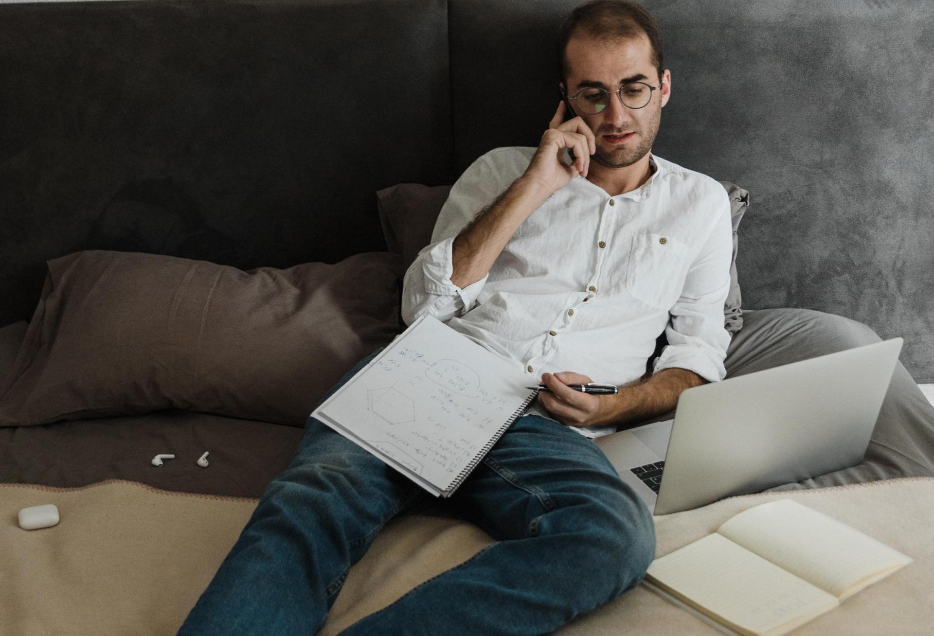 Study Finds Hybrid Employees Are Happier, More Productive And Not About To Come In More Often