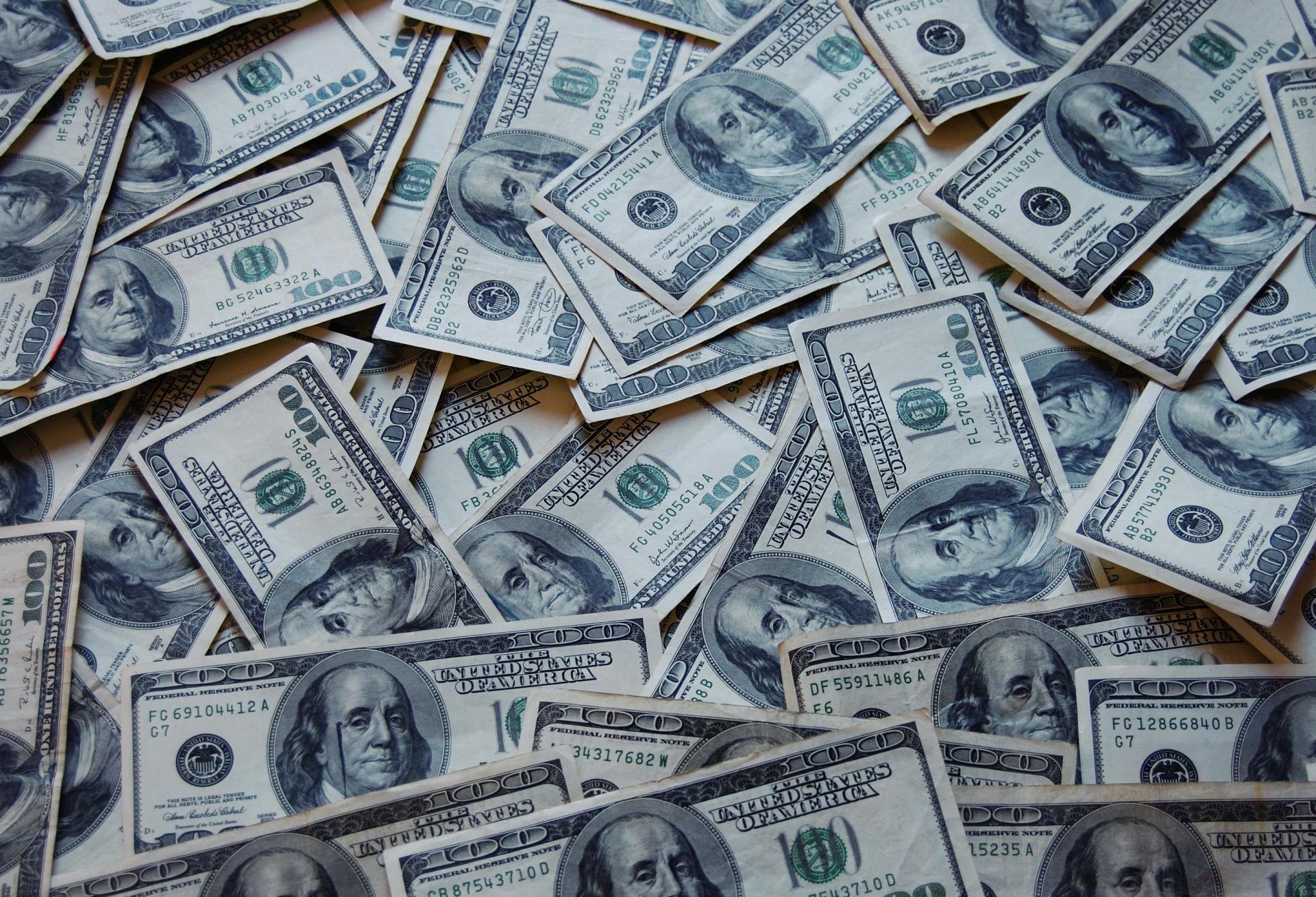 Fund cash money for distressed investment