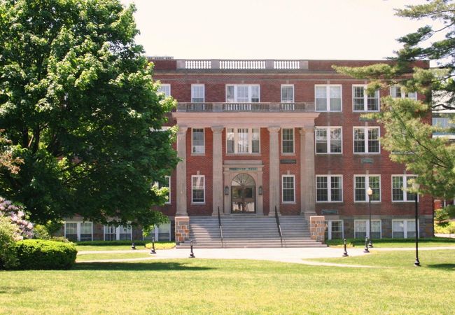 Quincy Officials Agree To Buy 27-Acre College Campus For $21M
