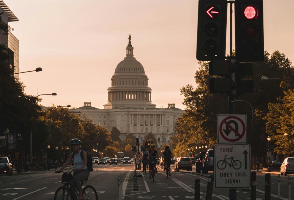 Sunset in Washington DC red arrow