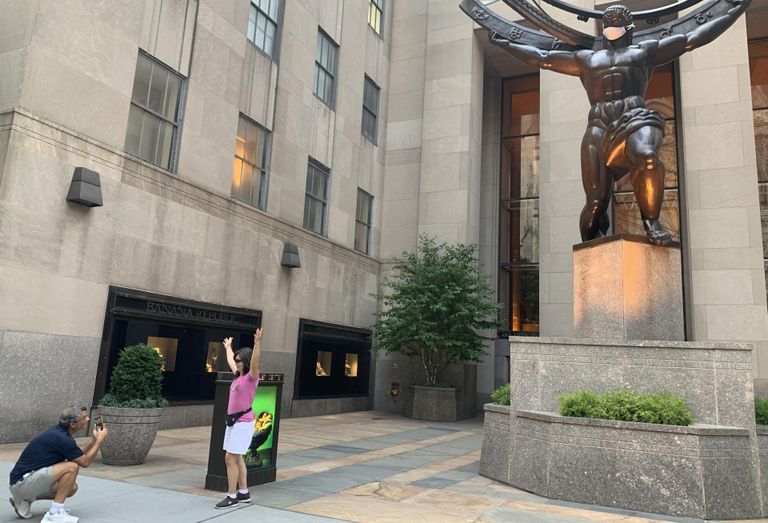 fifth avenue tourists
