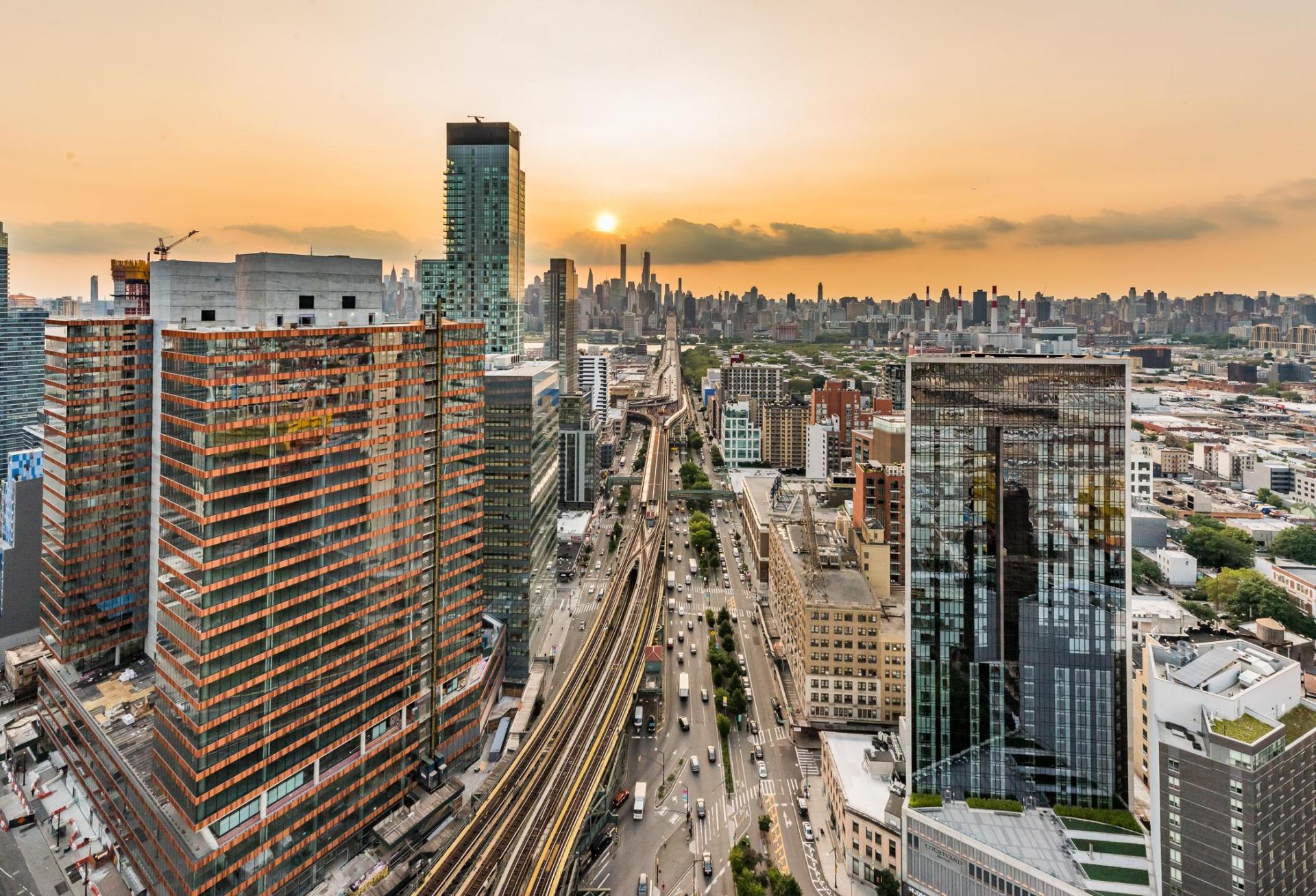 The Manhattan Views A Building Constructed On The Qpx Site Would Feature.