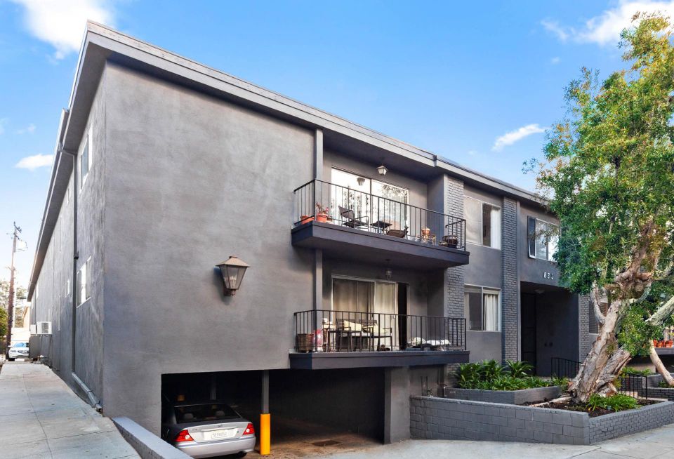 Apartment at 833 20th Street in Santa Monica, CA