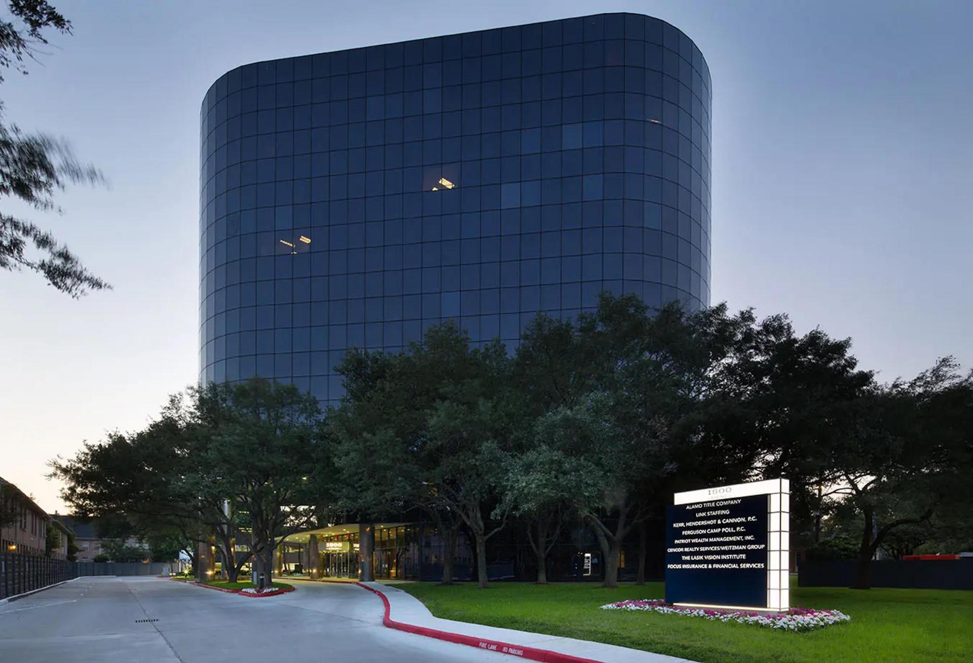 Exterior view of 1800 Bering in Houston