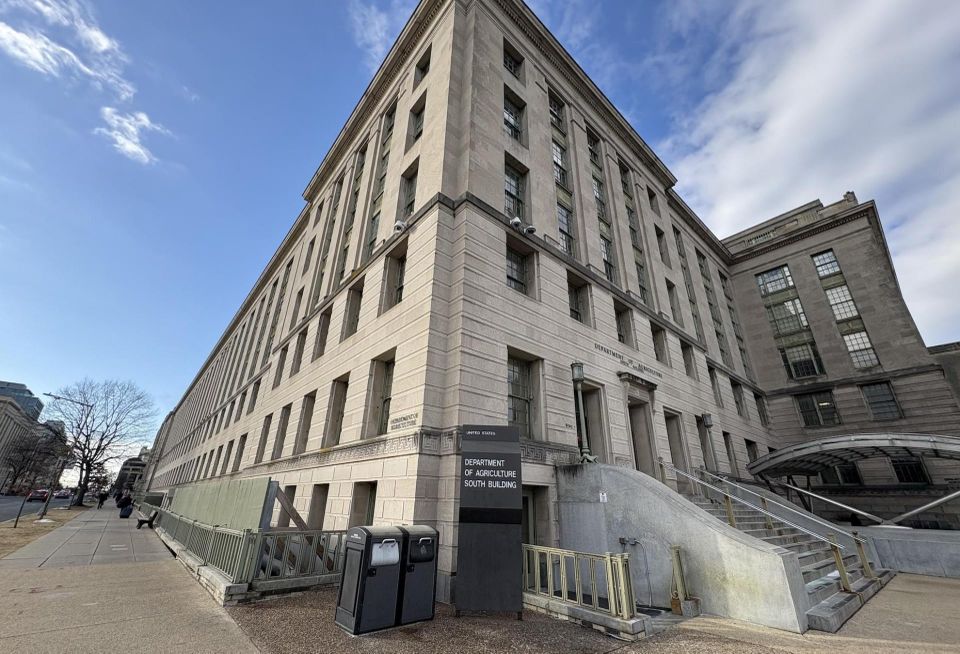 The Department of Agriculture South Building spans two blocks on Independence Avenue above the Smithsonian Metro station.