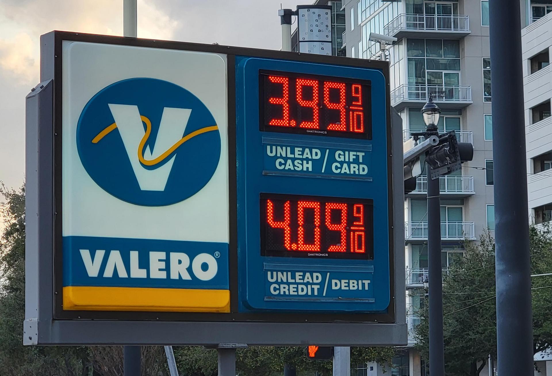 Inflation Ticks Down, Consumer Spending Barely Budges