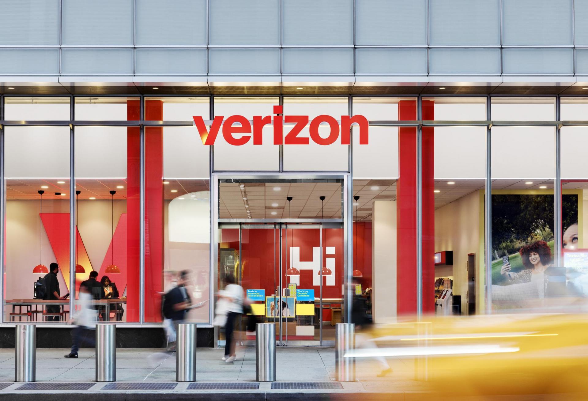 Verizon store storefront