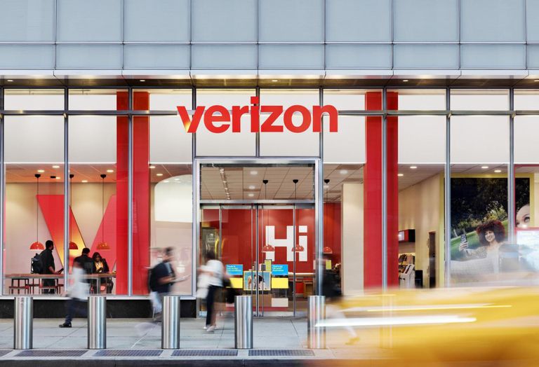 Verizon store storefront