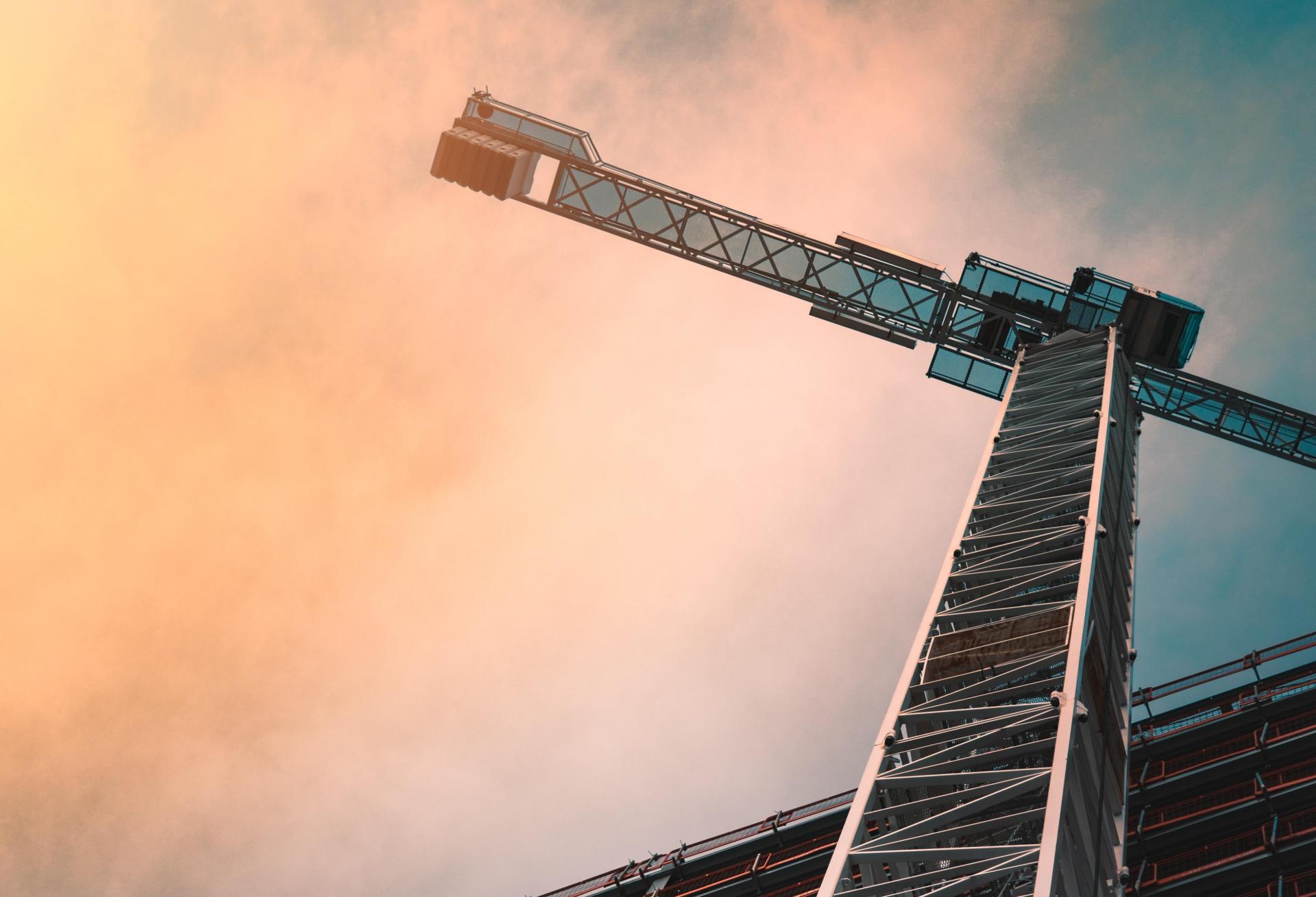 A crane at a commercial office scheme