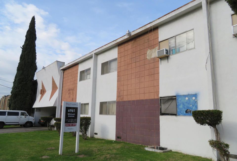 6961 Whitsett Ave in North Hollywood