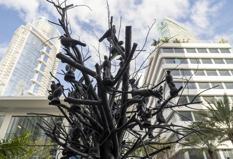 Nick Cave, A-mal-gram, 2022. Sculpture at Miami Worldcenter. Photo by Oriol Tarridas.
