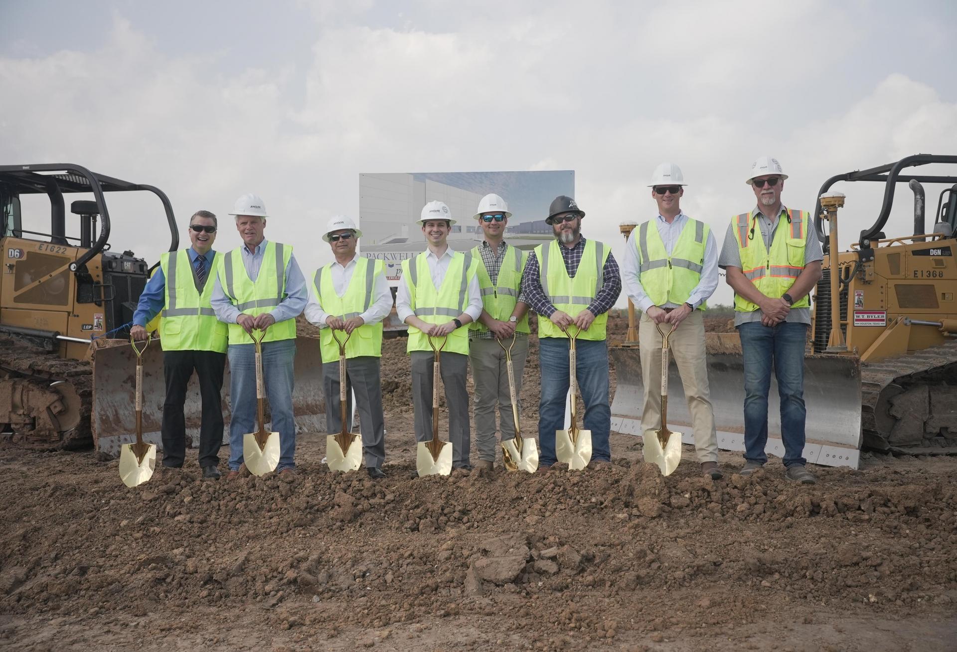 Angler Construction broke ground on a 725K SF project for Packwell Industries in the Port of Houston. 