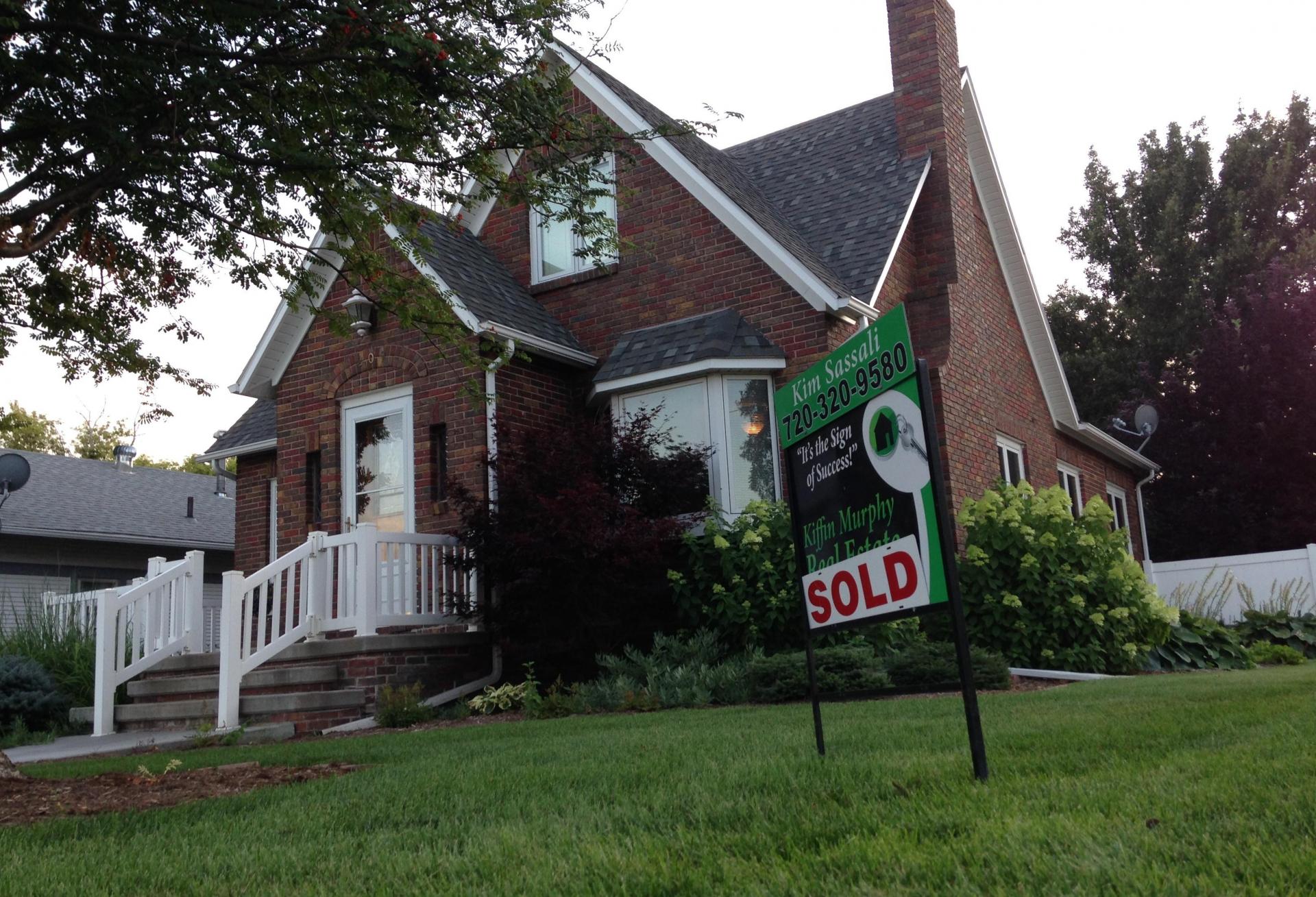 Fannie, Freddie Stocks Free-Fall As Privatization Plans Remain Unclear
