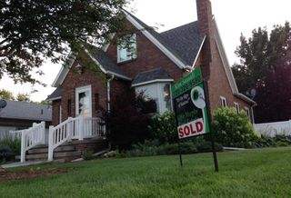 Fannie, Freddie Stocks Free-Fall As Privatization Plans Remain Unclear