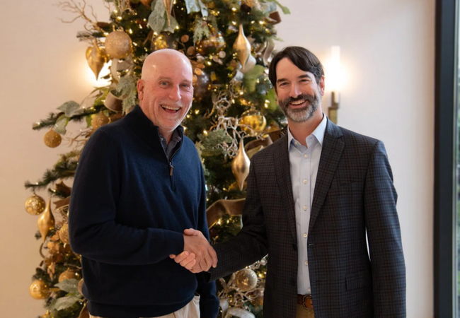 Lee & Associates' Wade Bowlin and Chris Lewis shaking hands.