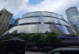 Exterior of the Thompson Center in Chicago (May 2026)