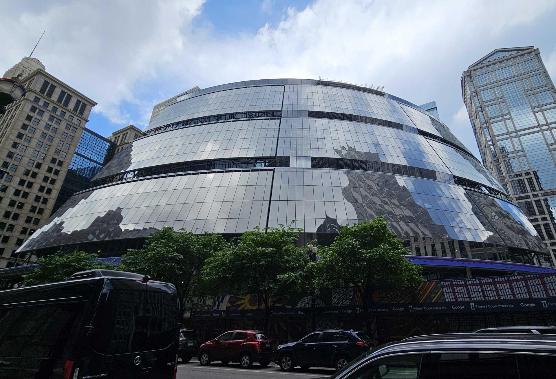 Exterior of the Thompson Center in Chicago (May 2026)