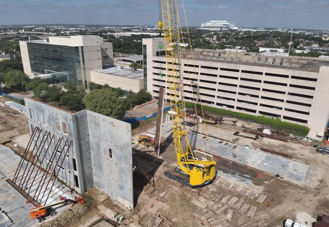 Texas-Sized Tiltwall: Skanska Builds 4-Story Project On Tight Site