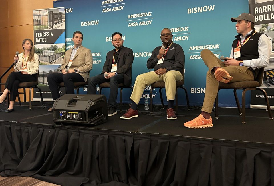 SITE SELECTIONLacy WardSenior Counsel, Energy Services, Stewart TitleDavid ArmisteadSVP, DC BLOXJoseph RiveraVP, Asset Management, Landmark DividendAndre PatrickVP, Data Center Practice, IntrobaJoseph RiveraAndrew TupperSr. Manager, Acquisitions, CloudHQ