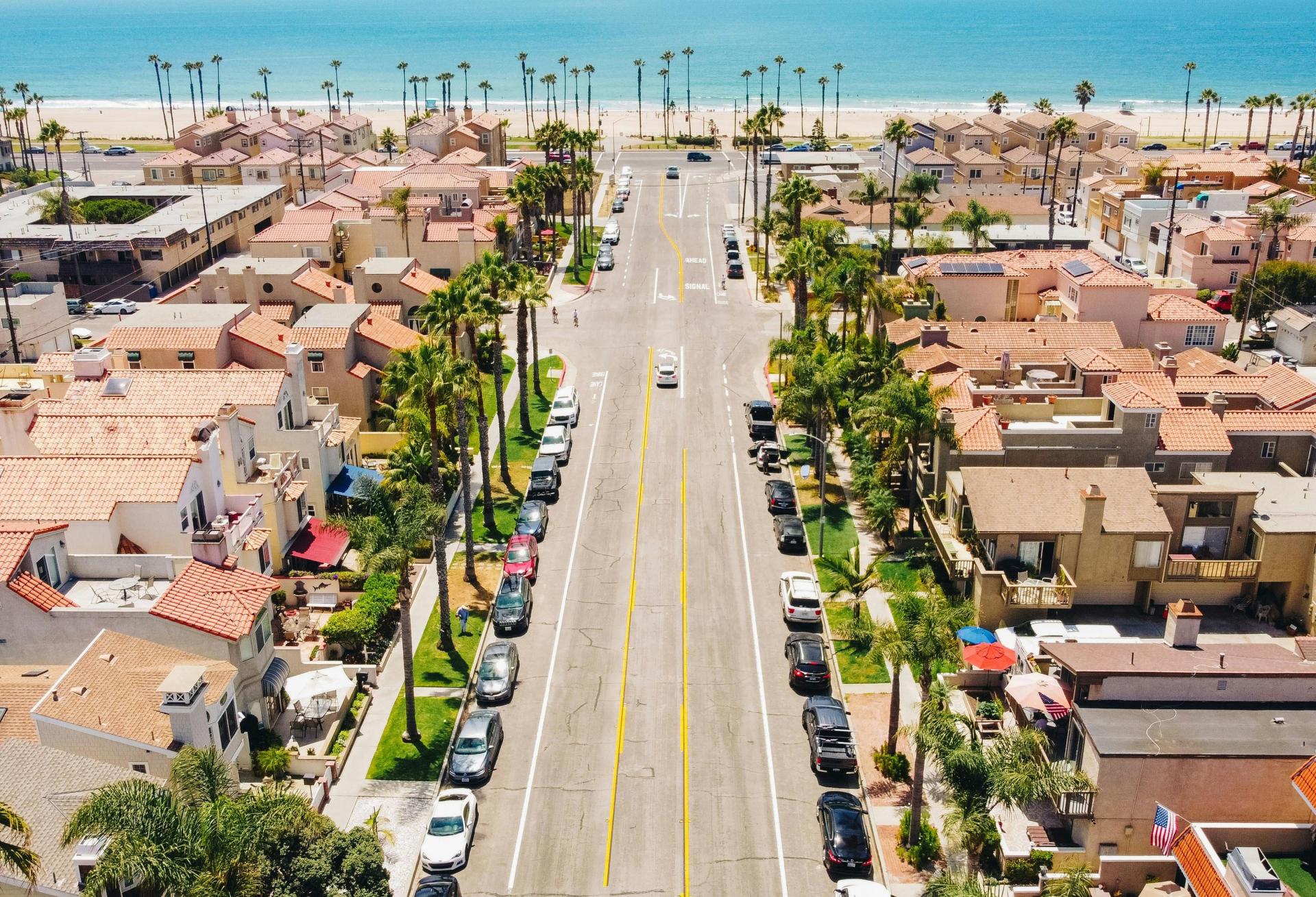 853K SF Bella Terra Shopping Center In Huntington Beach Hits The Market, Could Fetch $300M