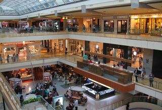 Houston Retail Tenants, Landlords Brace For Slower Holiday Shopping Season