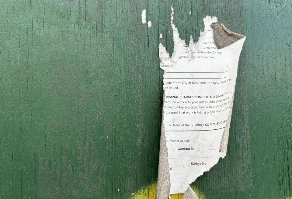 A violation notice taped to 156-160 17th St.