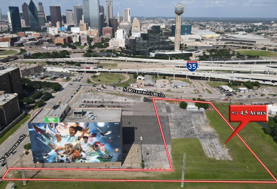 Aerial image of the land at Commerce Street and Riverfront Boulevard.