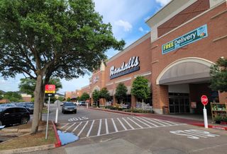 Grocery-Anchored Retail Centers Boom Amid Investor Food Fight, New Appetite From Surprising Tenants