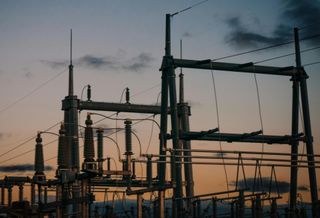 Power Lines Power Generator