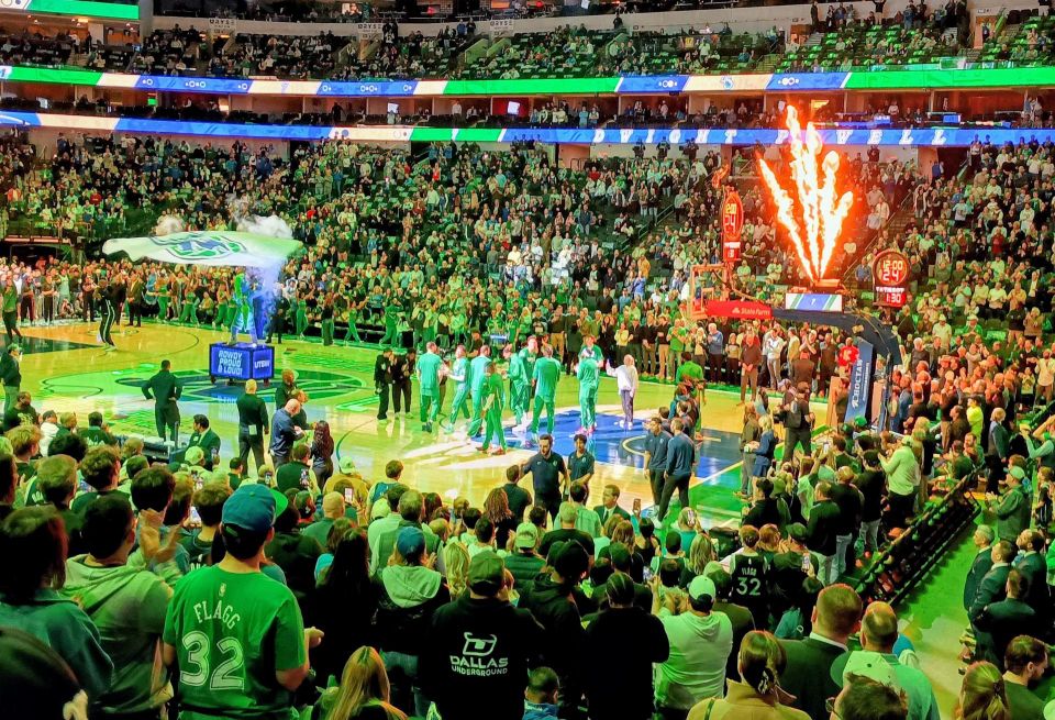 The Dallas Mavericks on the court.