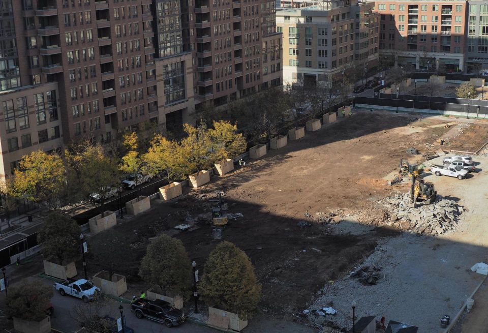 Once complete, the revamped Met Park in Amazon's HQ2 campus will feature an 8,800 SF Central Green.