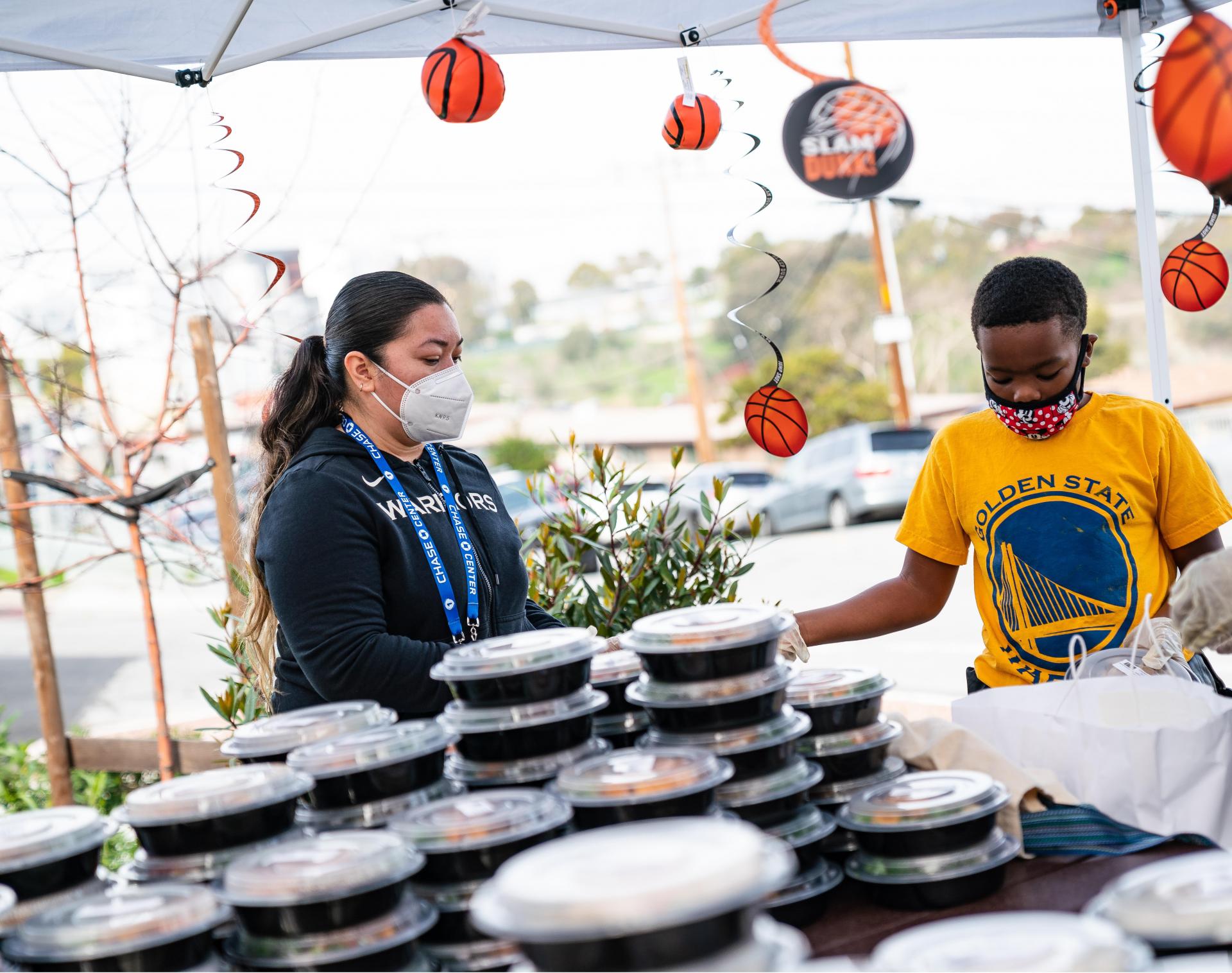 Golden State Warriors and JPMorgan Chase help fight food shortages.